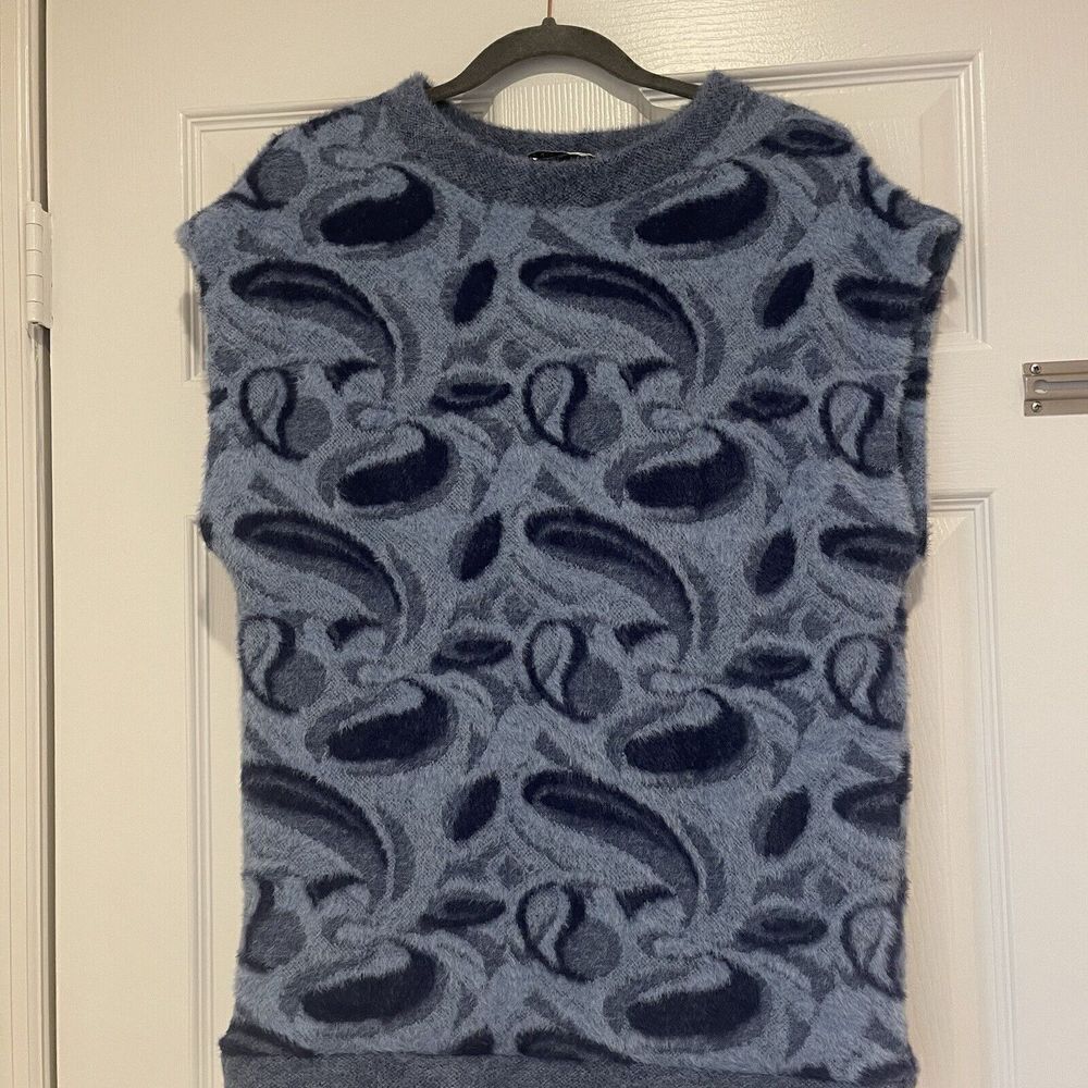 Zara Women's Navy/Lt blue Paisley Pattern Sweater Vest  M/L  Super‎ Soft